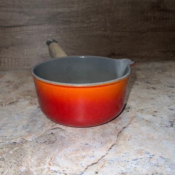 Vintage Le Creuset #14 cm Flame Orange Enamel Cast Iron Saucepan w/ Wood Handle - Picture 4 of 13